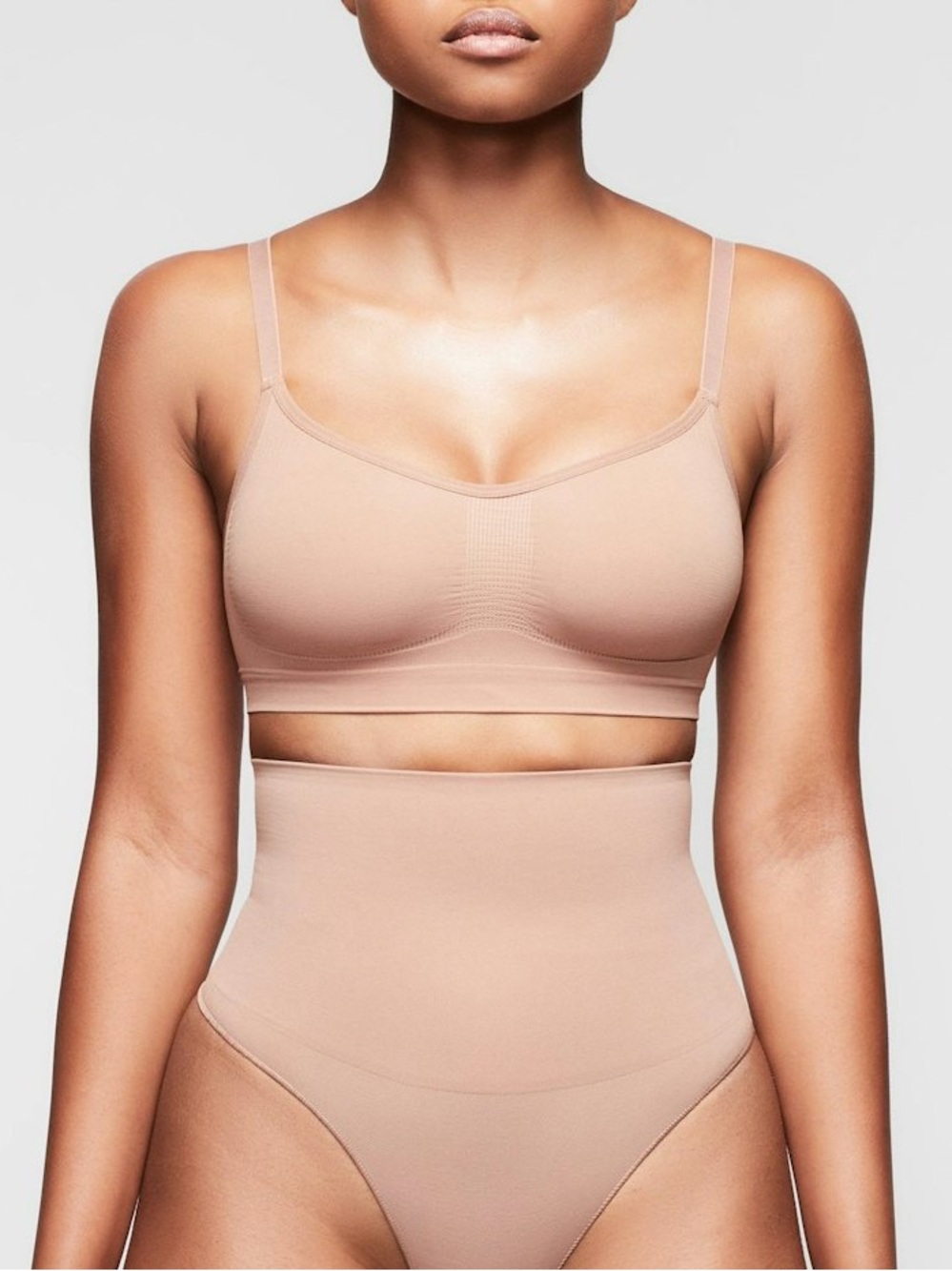 SKIMS Seamless Sculpt Bralette 
Size: small/medium
